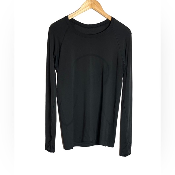 ✅SOLD-Lululemon | Swiftly Tech Crew Top Lunar New Year Shirt Thumbholes Black - Picture 4 of 9